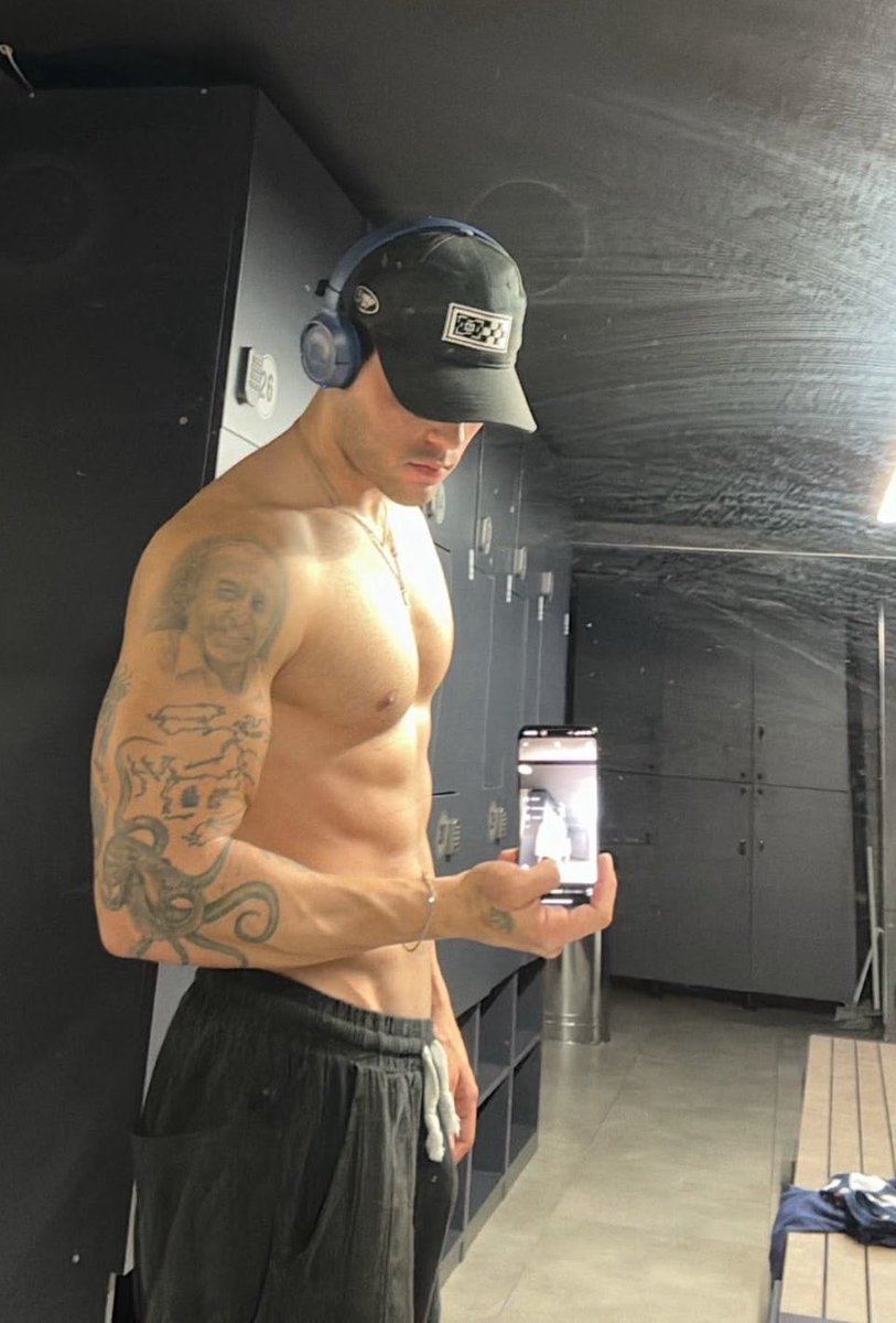 GthmsOutlaw's tweet photo. “Need a gym partner?” https://t.co/H4RYM7ybY6