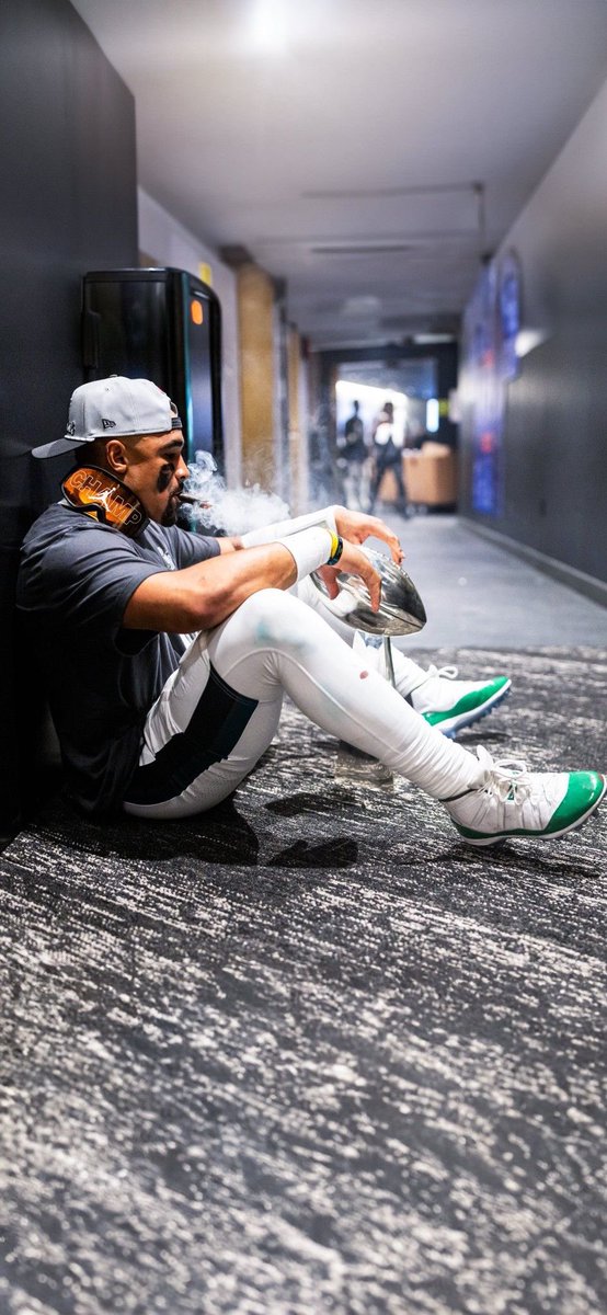 Robhuncho2x's tweet photo. Football aside I pray Jalen is okay and hope the clot isn’t serious get well soon G1DBAM🙏🏽💚 https://t.co/h0sSiwFg9V