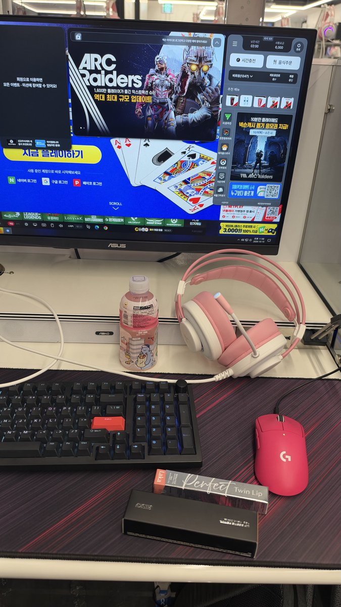 aerwyyyna's tweet photo. Spending late night at a pc cafe in Seoul🇰🇷 https://t.co/o5xj7BWnYm