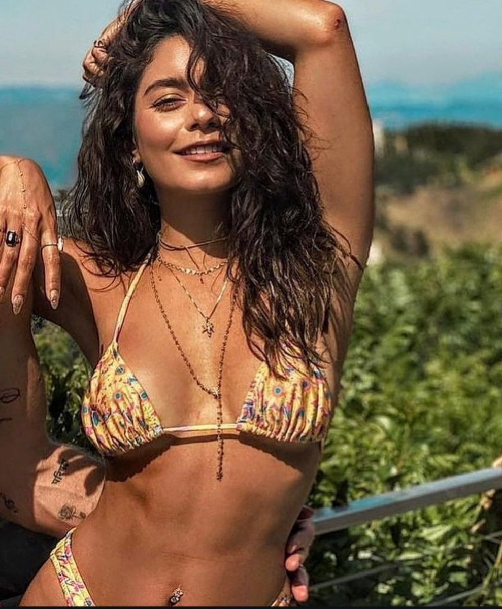 HallowvaleRP's tweet photo. ¤《 Ella Rowland 》¤

~ Model
~ Human
~ Lesbian
~ FC - Vanessa Hudgens

"The allure of skin can sell anything." https://t.co/sjofXcIMU3
