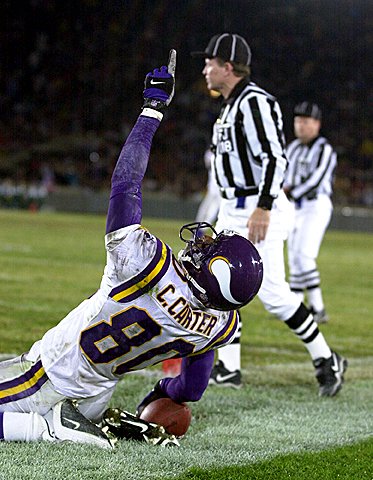 VikeFans's tweet photo. The 4th time the Vikings started the season at least 6-0 and it was 2000.  The new starter was Daunte Culepper and he ripped it up that season. If not for Peyton Manning, he was likely the MVP.  Here are photos from the win vs the Bears in game 6.  @Robert26Smith https://t.co/ZQw5Id7Qpx