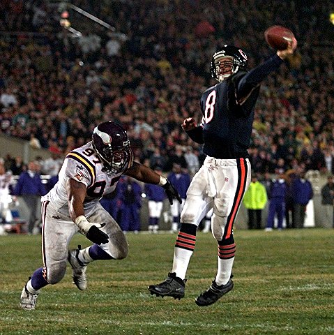 VikeFans's tweet photo. The 4th time the Vikings started the season at least 6-0 and it was 2000.  The new starter was Daunte Culepper and he ripped it up that season. If not for Peyton Manning, he was likely the MVP.  Here are photos from the win vs the Bears in game 6.  @Robert26Smith https://t.co/ZQw5Id7Qpx