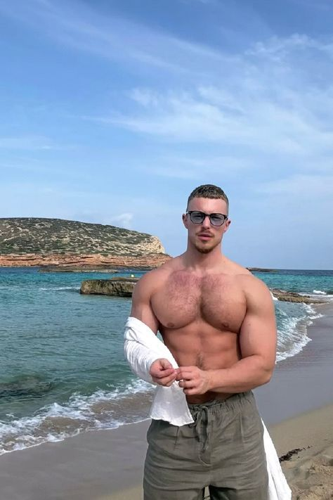 GentlemenxEra's tweet photo. POV: You finally become the guy you used to admire. https://t.co/5FNhY9nRoK