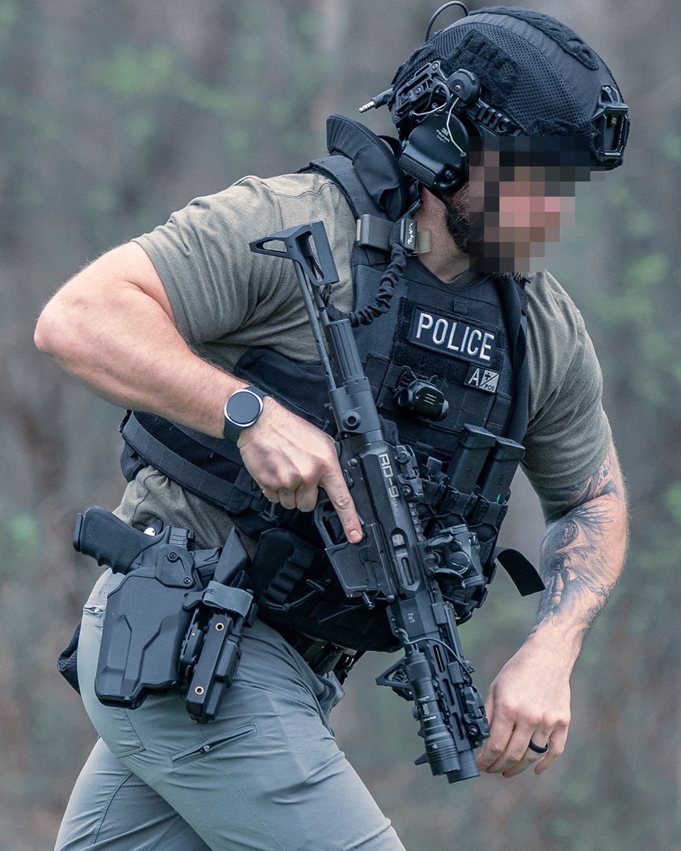Blade_Tech's tweet photo. VALOR® DUTY HOLSTER

Your holster shouldn't be something you have to think about when you're focused on the task at hand.

VALOR® keeps your sidearm secure through movement and demanding conditions, with a consistent, intuitive draw when you need it.

link in bio
https://t.co/LwIfVBn9K7
#ValorDutyHolster #CarryConfident #BladeTech #DutyHolster #VALOR #2A #DutyGear #PoliceGear #LawEnforcement #MadeInUSA #TacticalGear