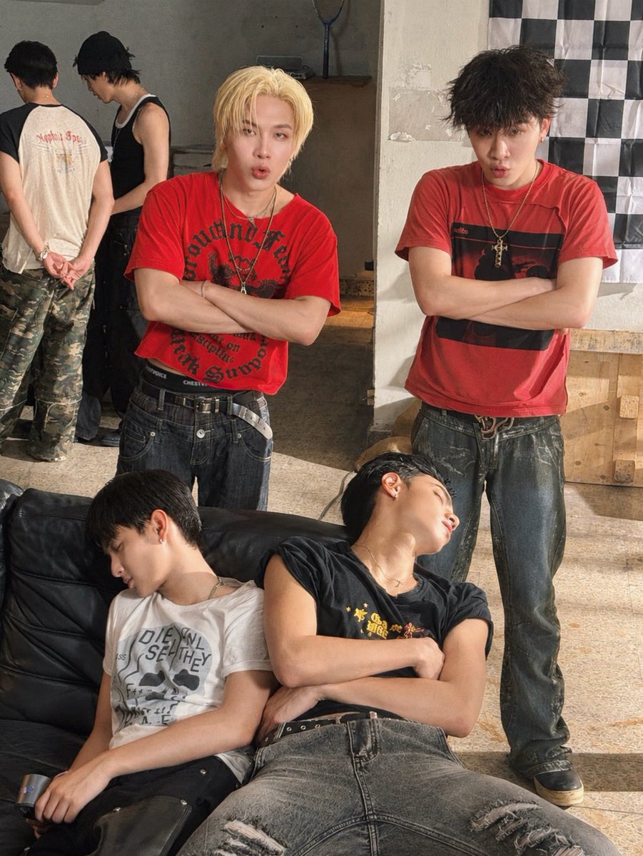 best_ekc's tweet photo. นอนหลับฝันดี เค้งๆ เปิดเสียงจากอกฟังกันนะคั้บบ 😎💤

#BUS_CHESTVOICE
#JUNGT #THAIchayanon #COPPERdechawat #PEEMWASU https://t.co/5IOHVxCHwx