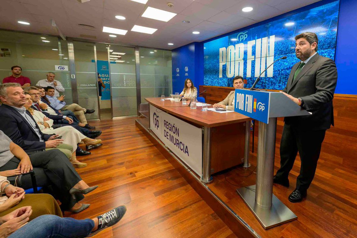 LopezMirasF's tweet photo. El #29N es un momento crucial. 

El cambio que los españoles reclaman para que @NunezFeijoo sea el próximo presidente del Gobierno vendrá de cada pueblo, de cada barrio y de cada calle.

El @PPRMurcia no va a fallar a la #RegióndeMurcia ni a España. 

Estaremos a la altura. https://t.co/mTCMRQNDyG