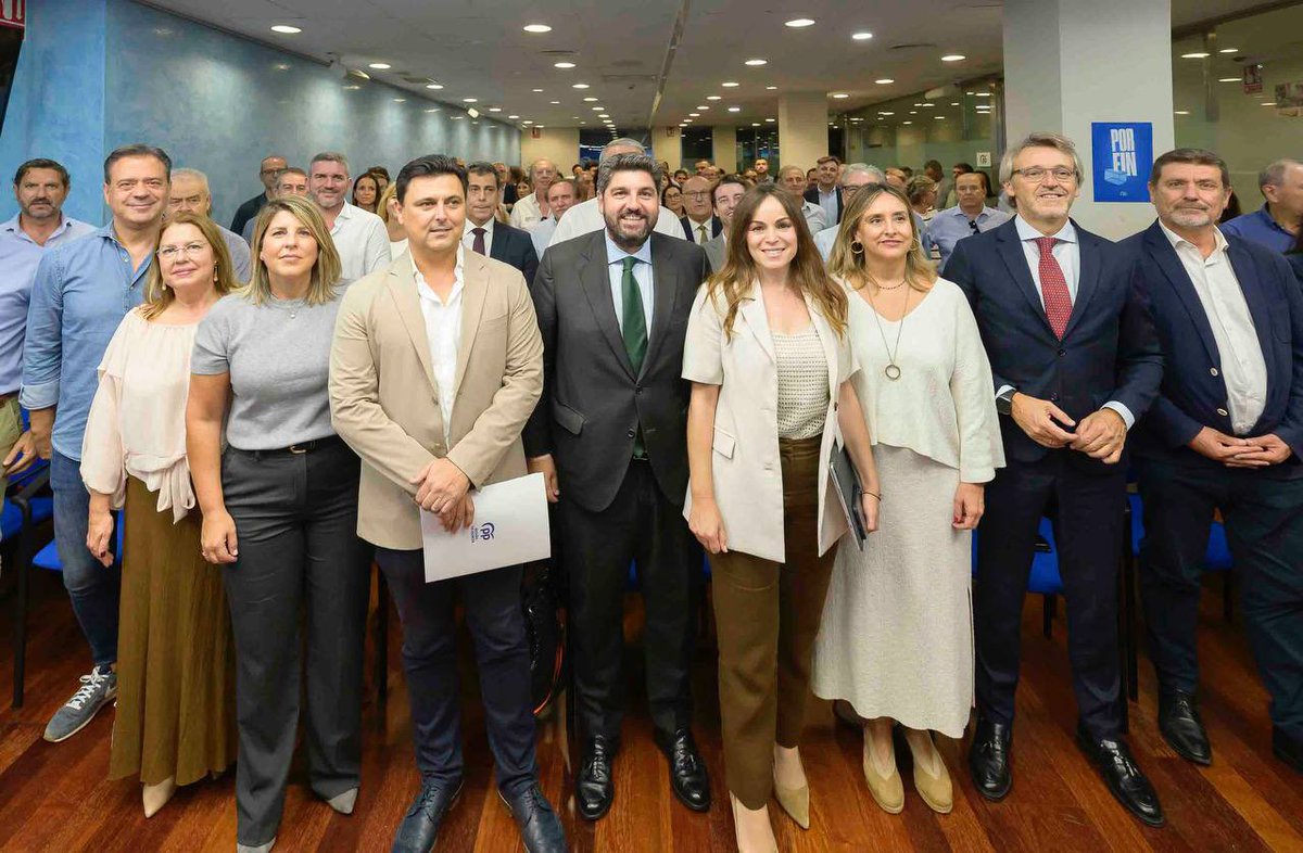 LopezMirasF's tweet photo. El #29N es un momento crucial. 

El cambio que los españoles reclaman para que @NunezFeijoo sea el próximo presidente del Gobierno vendrá de cada pueblo, de cada barrio y de cada calle.

El @PPRMurcia no va a fallar a la #RegióndeMurcia ni a España. 

Estaremos a la altura. https://t.co/mTCMRQNDyG