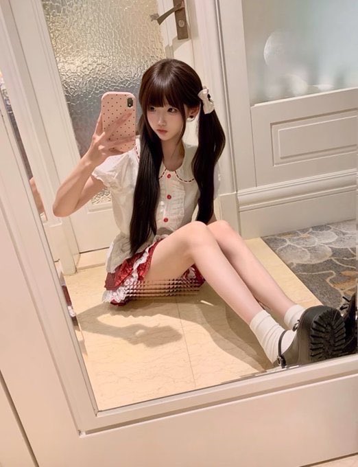 amanda33ow6's tweet photo. 有人看喷泉吗？

深夜睡不着  来X发泄了

流言111  我秒发 🦀🦀 https://t.co/5Zm86bPXCe