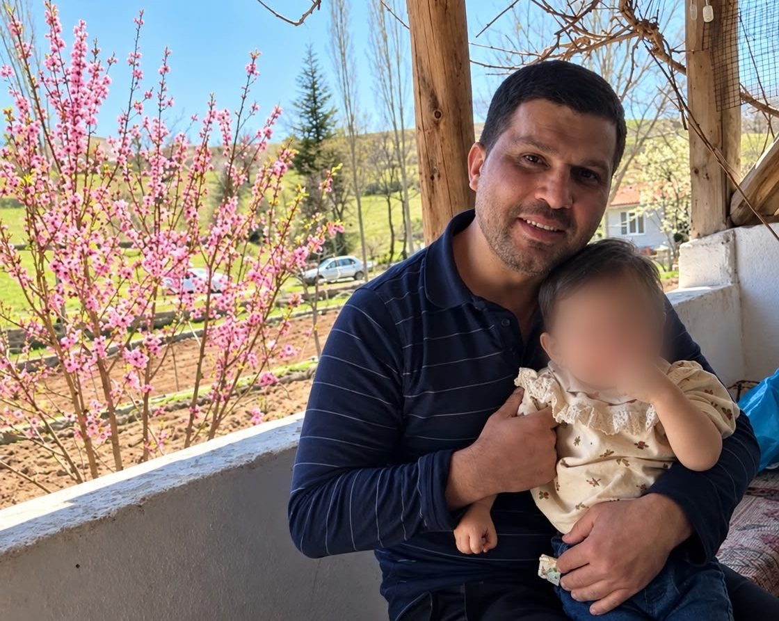 cezaeviihlaller's tweet photo. ‼️BİR KHK LI ÖLÜMÜ DAHA

Kanser tedavisi gören KHK’lı öğretmen Ufuk Pamuk, bu sabah İzmit’te hayatını kaybetti. 

Ufuk öğretmen çok genç yaşta aramızdan ayrıldı. Daha kaç insanın acısına böyle tanıklık edeceğiz? https://t.co/JSTjaEQlSZ