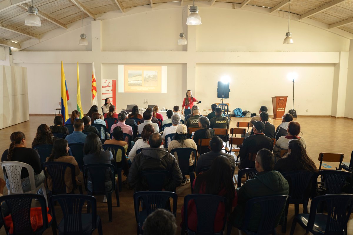 UNMAS's tweet photo. 📍En El Tambo, Nariño, #UNMAS Colombia lideró un taller de #ERAE con @gobnarino y la @ALCALDIAELTAMBO.
👥 65 funcionarios, policías, personal de salud,
docentes y comunidad ya saben cómo actuar frente a artefactos explosivos.
🤝 Con el apoyo de @jica_direct_en.
#AcciónContraMinas https://t.co/ZjsSenBOFd
