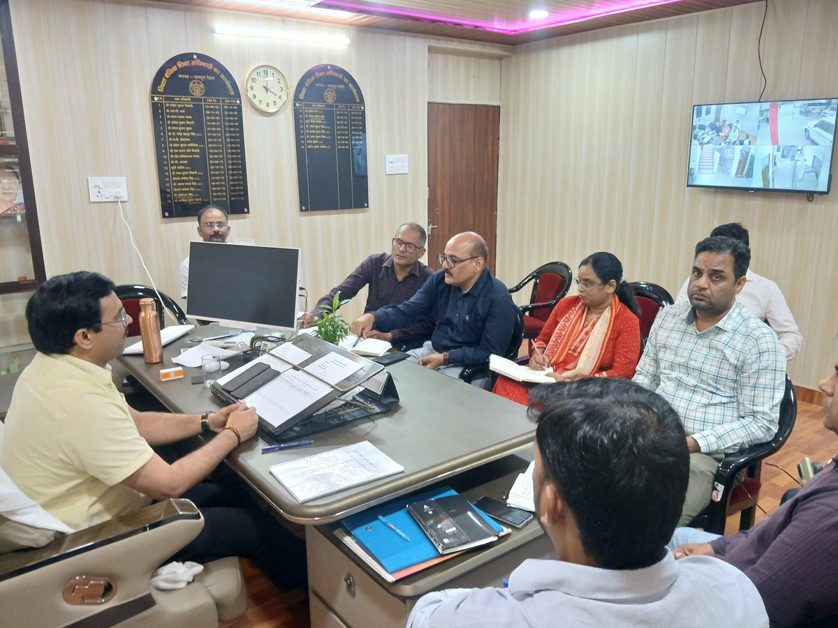 BSAKanpurDehat's tweet photo. बेसिक शिक्षा विभाग की समीक्षा बैठक 
15 अक्टूबर 2026 को BEO, SRG, ARP एवं सहायक वित्त एवं लेखाधिकारी के साथ समीक्षा बैठक आयोजित हुई। निपुण आकलन, शैक्षिक गुणवत्ता, FLN, ऑपरेशन कायाकल्प, इको क्लब एवं ई-वेस्ट मैनेजमेंट सहित विभिन्न कार्यों की समीक्षा कर आवश्यक निर्देश दिए गए। https://t.co/nnaTTFYMpg