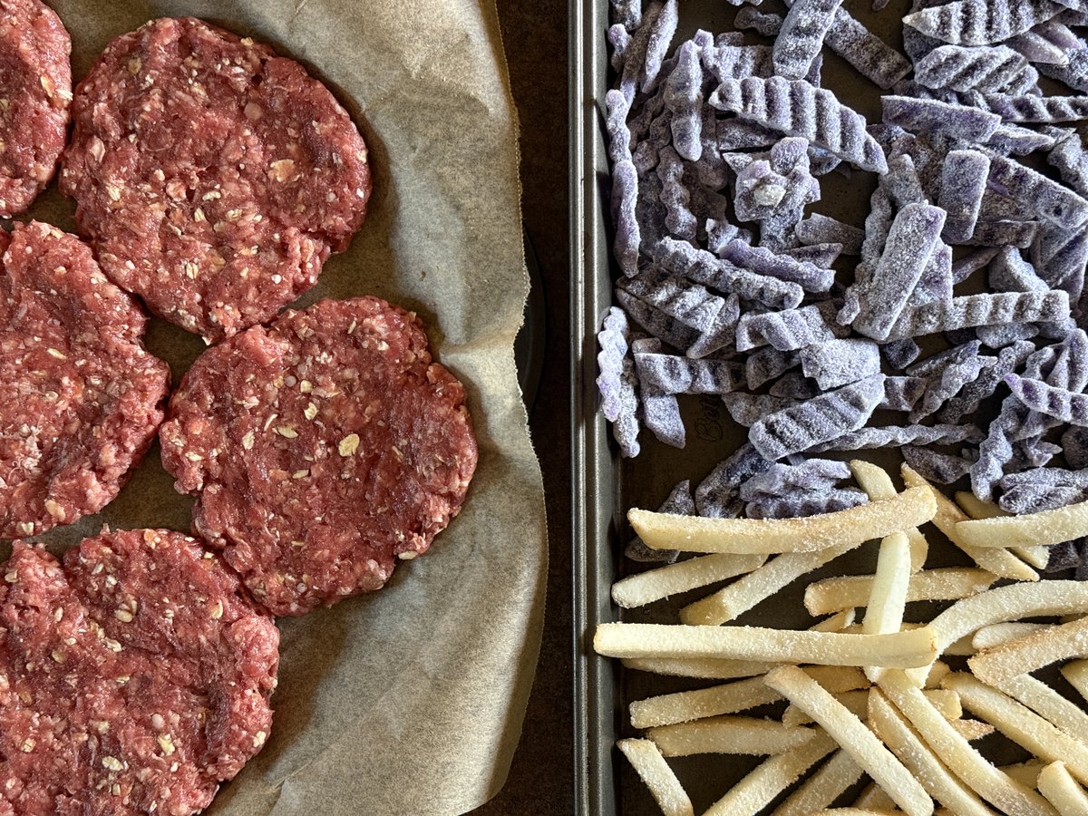 JessicaDoyle's tweet photo. Uncooked and waiting to go in the oven for super tonight!

1. Organic Lean hamburger with local egg and oats
2. Homegrown and handmade by me purple potato crinkle cut fries
3. Store-bought French fries https://t.co/3AcRa4I9O8