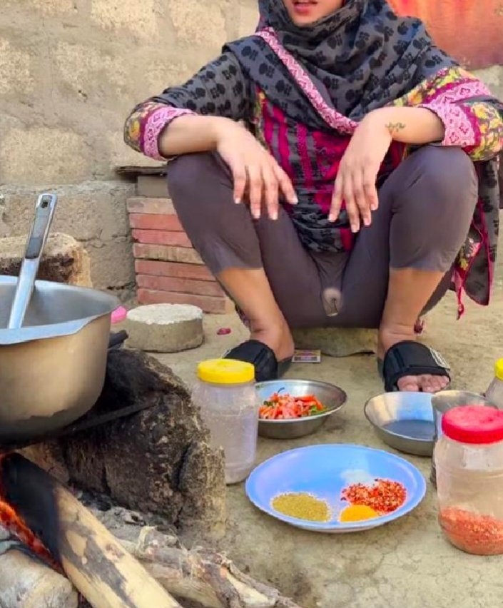 hamidali9910's tweet photo. کبھی ایسا ہوا ہے کہ آپ کی امی یا بہن آپ کے سامنے بیٹھی ہوں اور ان کی شلوار پھٹی ہوئی ہو اور اس وجہ سے آپ کو ان کی پھدی نظر آ رہی ہو؟
کیا آپ نے پھٹی شلوار کے بارے میں بتایا یا چپ رہ کر نظارے دیکھتے رہے؟
#shaista https://t.co/c7tLFIWEsV