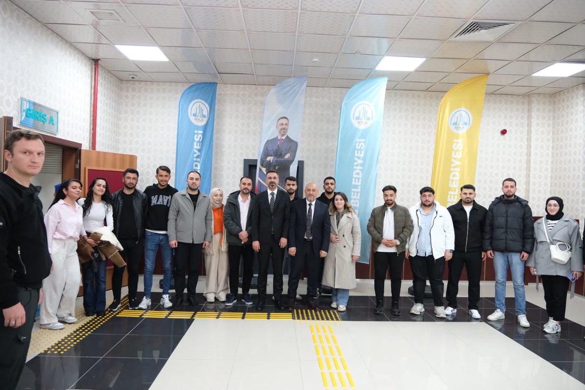 akgenclikbitlis's tweet photo. 📍Bitlis Eren Üniversitesi

İl Başkanımız Sn. Engin GÜNCEOĞLU, Belediye Başkanımız Sn. Nesrullah TANGLAY,İl Gençlik kolları başkanımız Sn. Vahit ORAK ve yönetim kurulu üyelerimizle birlikte, Bitlis Eren Üniversitesi Konferans Salonu’nda sahnelenen “Şimdi Telefonunuza Bir Kod Gelecek” adlı tiyatro gösterimini izledik.

Kültür ve sanatın şehrimizde hayat bulmasına katkı sunan, emeği geçen herkese teşekkür ediyoruz.