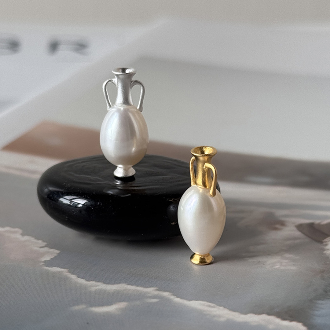 Yon_and_Ole's tweet photo. Jug Pendants With Freshwater Pearl ✿ https://t.co/Q738eiWChi - The #miniature #jug #pendants recall the shape of #ancient amphorae, with #sterling #silver and freshwater #pearls. They look beautiful worn individually or as a pair. Yon &amp; Ole ✺ Fine #Jewelry Design https://t.co/2Mj3QCRJ7l