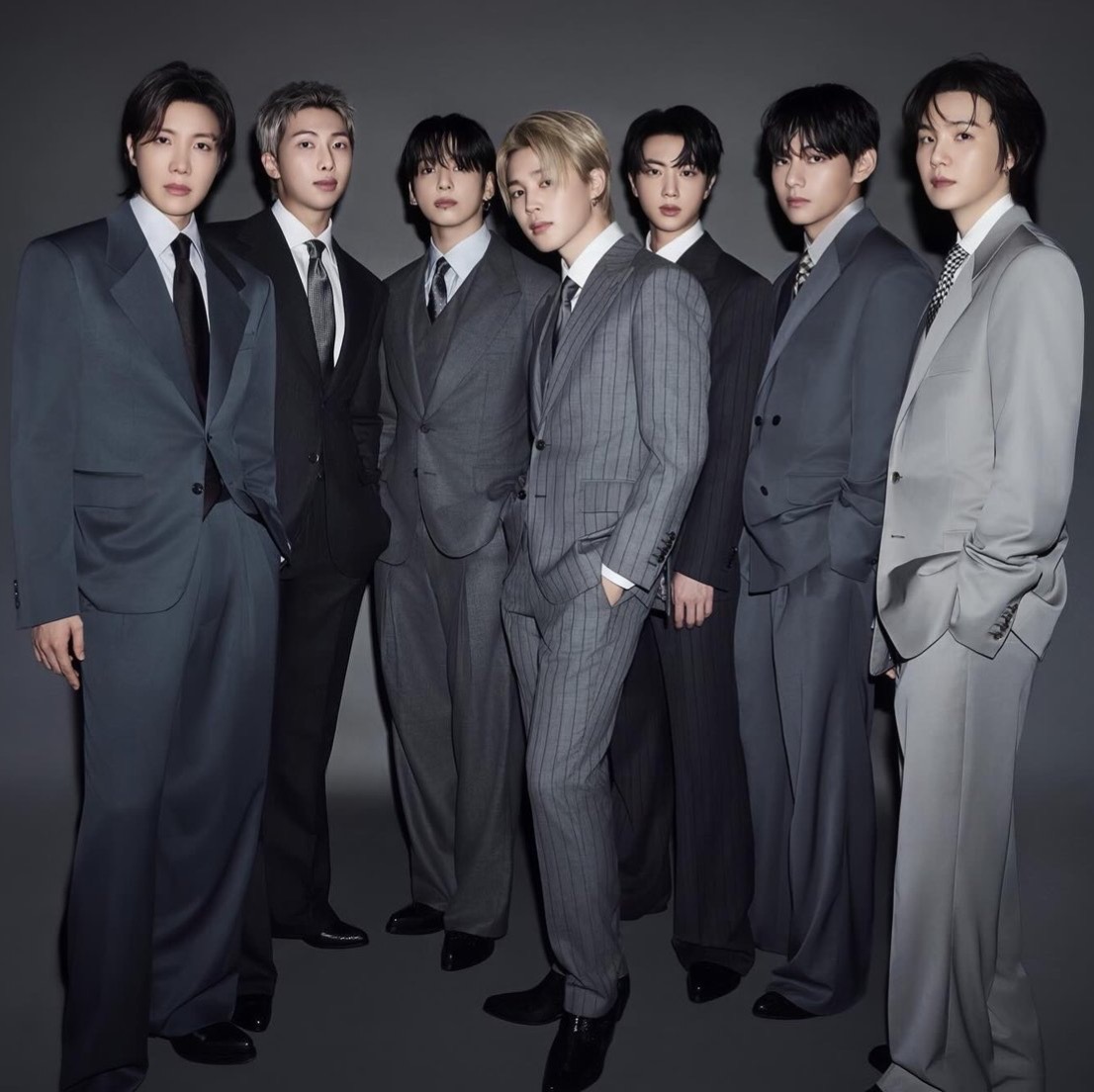 TheePopCore's tweet photo. PSY hands over the 'future of K-pop' to BTS:

— “BTS is doing so well, so I’ll leave the future to them.” https://t.co/ZYLUNR8Vs2