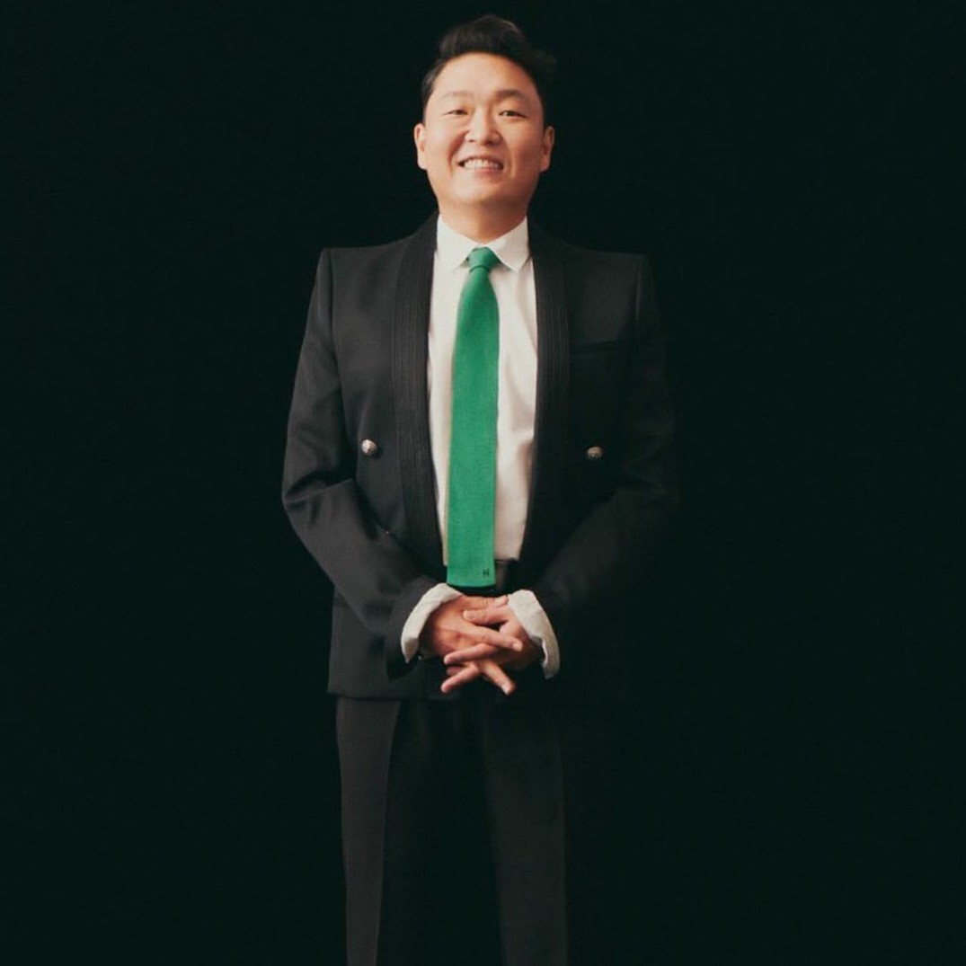 TheePopCore's tweet photo. PSY hands over the 'future of K-pop' to BTS:

— “BTS is doing so well, so I’ll leave the future to them.” https://t.co/ZYLUNR8Vs2