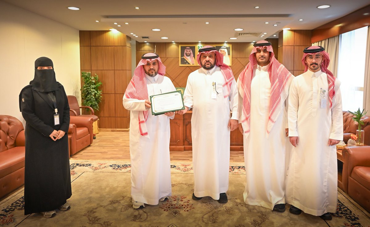 Saudi_Moia's tweet photo. #تكريم | كما نال فرع وزارة #الشؤون_الإسلامية بمنطقة حائل شهادة شكر وتقدير من معالي الوزير الشيخ الدكتور عبداللطيف آل الشيخ، إثر تميّزه في التغطية الإعلامية لليوم الوطني السعودي، وتقديمه أفضل مقطع فيديو إبداعي يجسّد معاني الفخر والاعتزاز بالوطن.

ويعكس هذا الإنجاز تميّز الفرع في توظيف الإنتاج المرئي لإبراز الهوية الوطنية، وترسيخ قيم الولاء والانتماء، وإيصال الرسائل الوطنية بأساليب إبداعية مؤثرة.