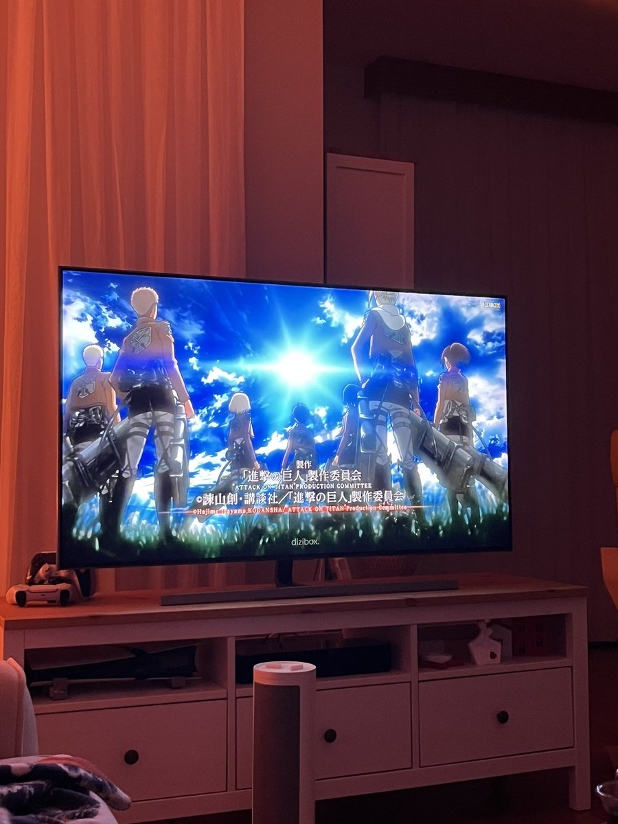 thepunsofus's tweet photo. Bu gece Attack on Titan’a başlandı. Eşimin ısrarlarına daha fazla direnemedim. Bakalım nasıl bir macera olacak https://t.co/vnUqyWYACI