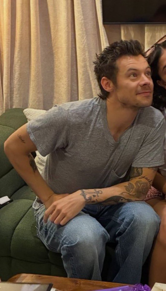 tattoosrry's tweet photo. everything about him is so endearing🥹🤏🏼 https://t.co/VBSeboixej