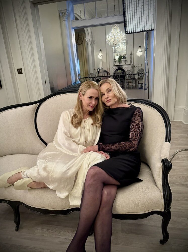 sarahpaulsbean's tweet photo. SARAH AND JESSICA MY BELOVEDS https://t.co/EWPqT5ArdM