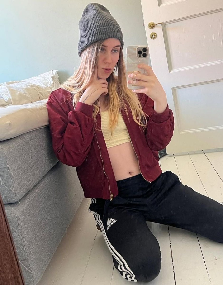 CandyLinaa's tweet photo. I want to a good kisser that can handle me,say Hi if you’re interested and follow 
#trans #Shemale #Crossdress #Transgender #onlyfansviral https://t.co/tomv9HML2e