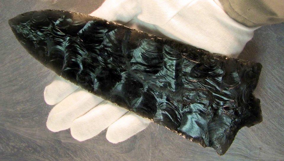 MoundLore's tweet photo. Somebody carried volcanic glass from the Yellowstone region to Ohio nearly 2,000 years ago.

At the Hopewell Mound Group, one obsidian point measured more than 17 inches long. Far beyond an ordinary hunting point.

Chemical analysis traces the material back west. The people, their route, and what passed between them are harder to recover.

We have the stone. Imagine having the account of that trip.