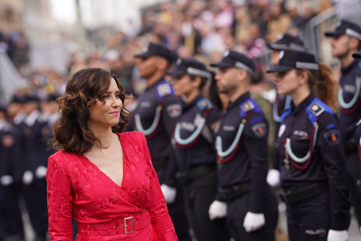 Rafael_Narbona's tweet photo. DÍAZ AYUSO SE SOLIDARIZA CON UNA HUELGA DE HAMBRE DE 15 MINUTOS CON LOS POLICÍAS SALVAJEMENTE AGREDIDOS POR PROFESORES Y ESTUDIANTES 

Isabel Díaz Ayuso, presidenta de la Comunidad de Madrid, acusa a profesores y estudiantes de practicar el terrorismo con la UIP. "Es vergonzoso. Los policías sufrieron un ataque organizado, probablemente coordinado por ETA y Hamás, los dos pilares del gobierno de Pedro Sánchez. Algunos están heridos. Creo que uno se rompió una uña y otro se lesionó la muñeca al utilizar la defensa contra una profesora jubilada que pedía cosas tan absurdas, como más dinero para la enseñanza pública. La izquierda, además de no ducharse, se ha lanzado por la senda de la lucha armada. Alguien tiene que plantarle cara y he decidido hacerlo yo. Mañana realizaré una huelga de hambre en solidaridad con los policías agredidos por los perro-flautas".

NARBONA TODAY
Solo publicamos noticias rigurosamente falsas.