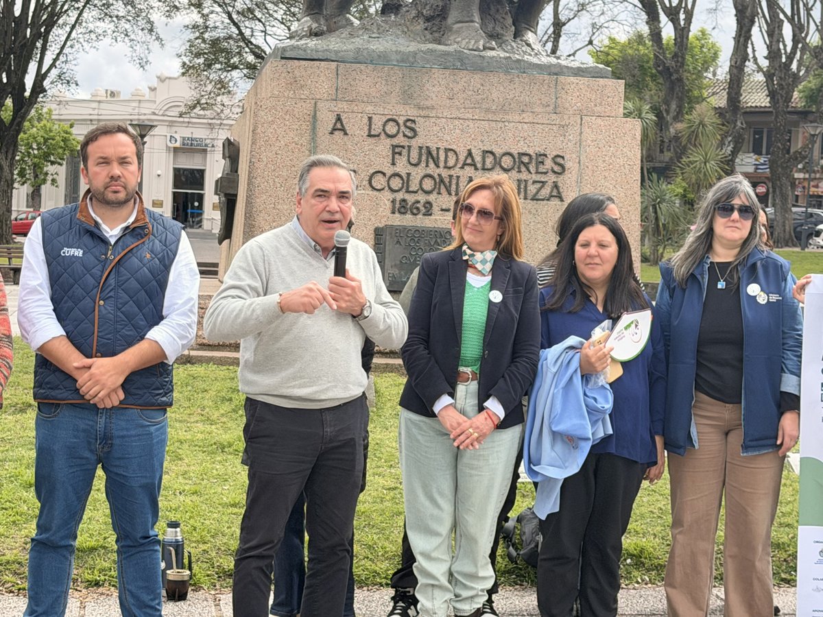 IntColonia's tweet photo. El Intendente de Colonia, Guillermo A. Rodríguez, estuvo presente en la apertura del 5.° encuentro de Mujeres Rurales. Ver más en https://t.co/UTKmanp2Es
#intendenciadecolonia https://t.co/HCOKvoMrlt