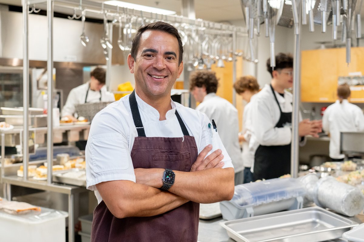 sd42news's tweet photo. Congratulations to Maple Ridge Secondary culinary arts instructor Trevor Randle for being recognized as one of Canada’s top educators! 🎉 Chef Randle has received the 2026 Prime Minister’s Award for Teaching Excellence. Well deserved! 👏🏼 Learn more: https://t.co/WbybtdfNdV https://t.co/MqHzC5tZ1X