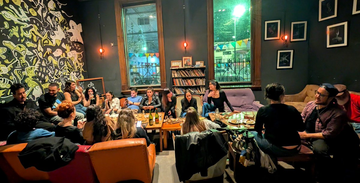 _meme's tweet photo. Ayer cumplí años y es horrible envejecer pero es re lindo llenar un bar con amigos y emborracharse en grupo https://t.co/LsbhVsvP6C