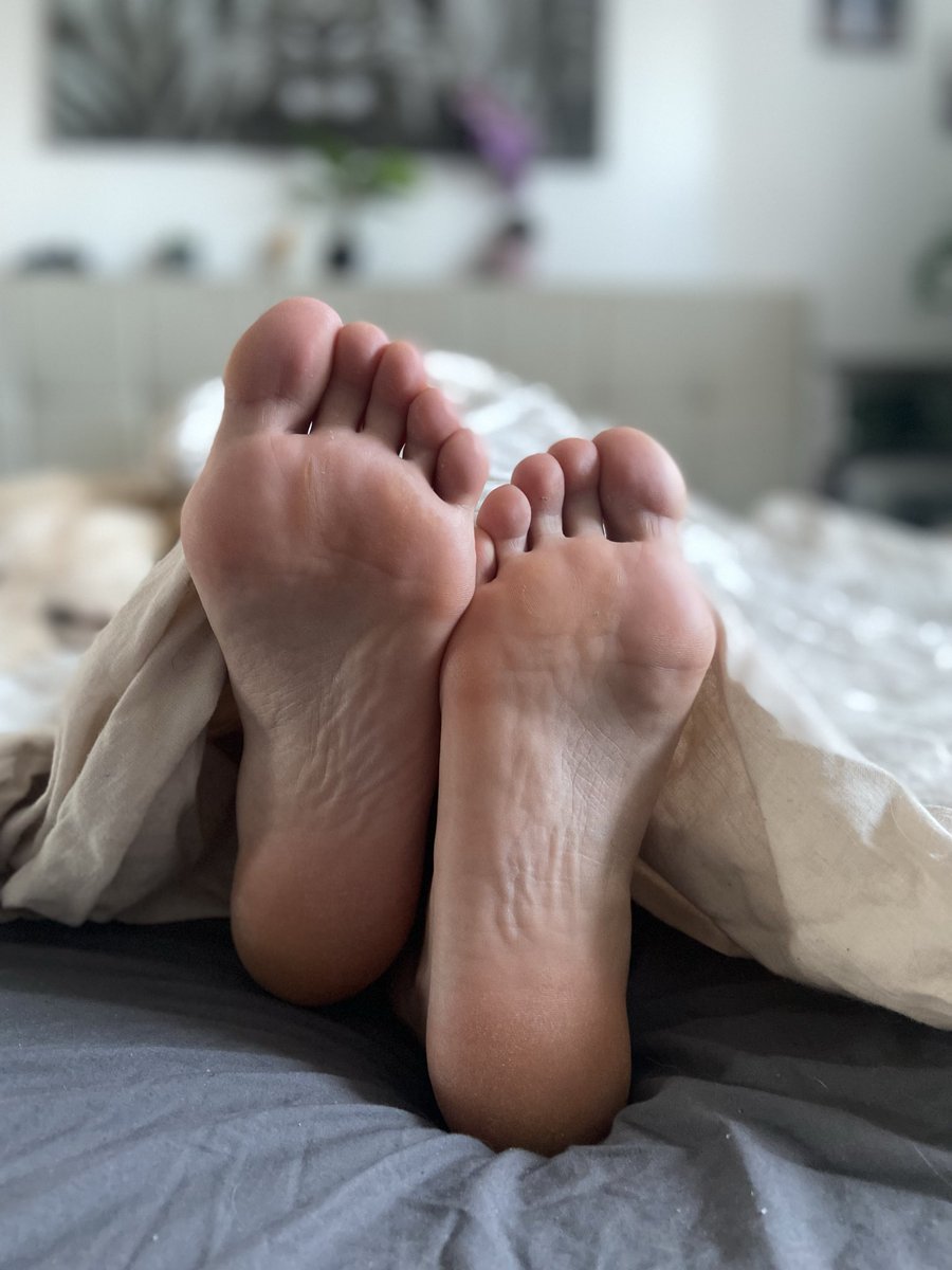 miasolene_'s tweet photo. Mal ehrlich … was zieht dich mehr an? 😏

A) Süß und unschuldig 😇
B) Selbstbewusst und dominant 😈

Ich bin gespannt … 🖤
@modelssecret_ https://t.co/9x7mnMGGdj