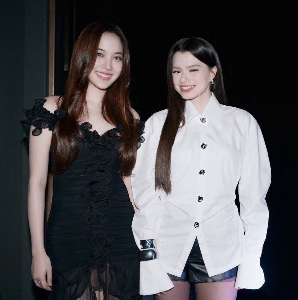 BeckFreen_Fb's tweet photo. @mayaonline2002 @iluvsrchafreen My girls🔥 
Congrats freenbecky😍 

#FreenBecky #ฟรีนเบค 
#srchafreen #beckysangels #BeckyArmstrong #ฟรีนสโรชา 
#เบ็คกี้รีเบคก้า #MAYATVAWARDS2026 #MAYATVOFFICIAL #MAYACHANNEL https://t.co/xr1jzoVe4Z
