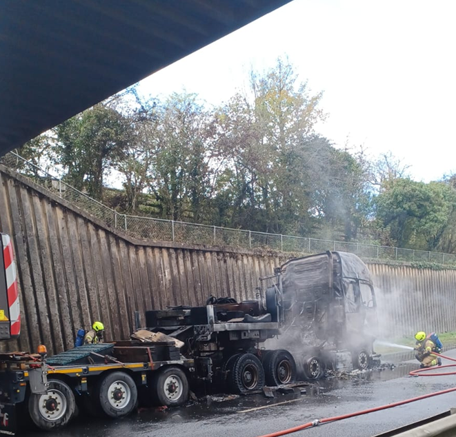 HighwaysSWEST's tweet photo. Update 4: #A30 west in #Cornwall between #A388 #Lifton & B3254 #Launceston
The road remains closed at present. Complex recovery will take overnight tonight.
No delays in the area at present.
Diversion route here: https://t.co/TRynF3na1H
Pictures of the earlier incident. https://t.co/HQGKRo3HKb