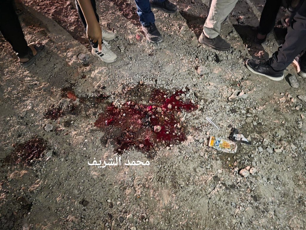 AbujomaaGaza's tweet photo. 💥One person has been killed and four others seriously wounded by Israeli bombing of a group of people in Al Sheikh Ridwan neighbourhood of the Gaza Strip https://t.co/zc7CyBuzll