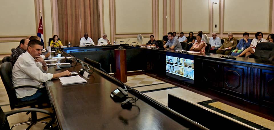 MINSAPCuba's tweet photo. 🇨🇺 El Consejo de Estado, encabezado por Esteban Lazo, evaluó la implementación de la Ley 165 de Salud Pública. Participaron Díaz-Canel y el Primer Ministro Marrero Cruz. La prioridad: garantizar derechos y calidad en los servicios de salud.
#CubaPorLaVida https://t.co/LoELrp7AIo