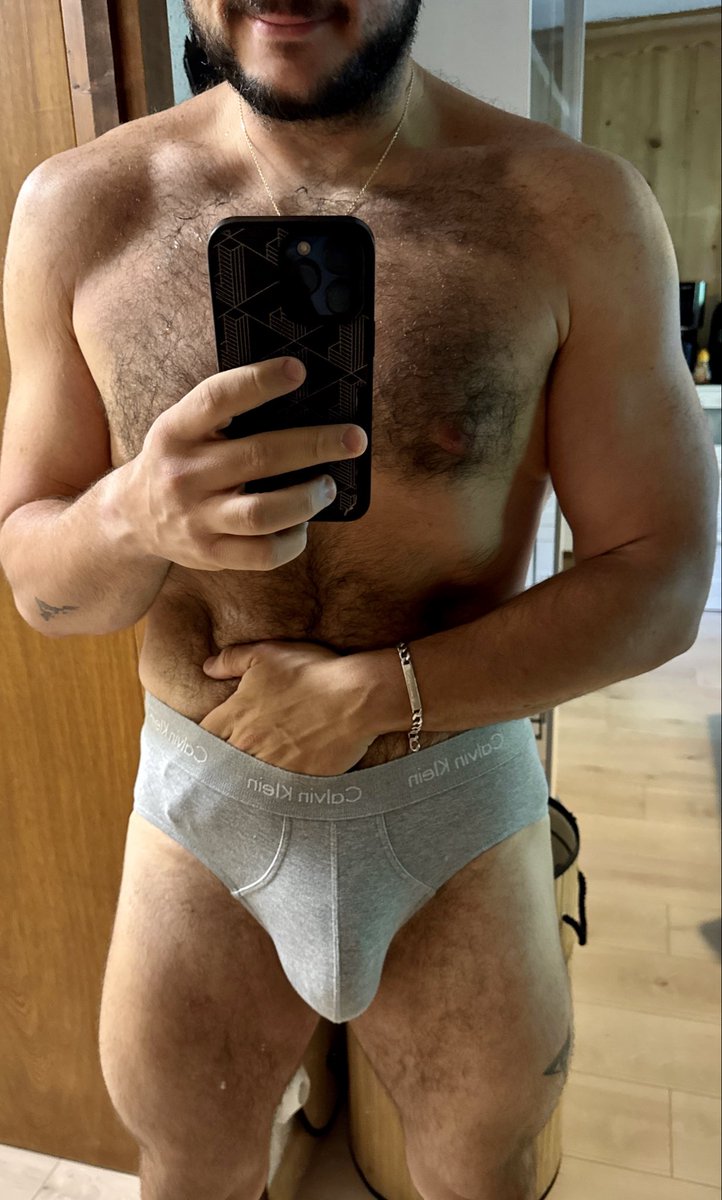 xchrisx4u's tweet photo. Nouveau ici… mais pas si sage 😏  
Entre élégance, tension et un soupçon d’interdit…  

Si tu aimes ce qui se devine plus que ce qui se montre,  
tu sais déjà où cliquer. 🔗  

#maqueue #sexy 

Je te laisse découvrir la suite… à huis clos. https://t.co/QUM8GloLF3