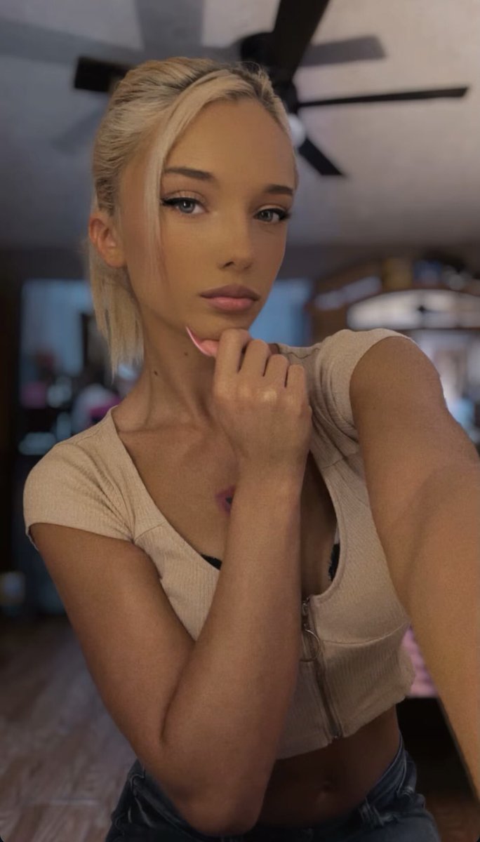 Alice4Sophie's tweet photo. I’ve been in a bad head space lately.

I love my Goddess @4GoddessK and as her Princess of Lust all of you should know just how high up on the chain I am.

You should also know your place will always be below her and under my feet.

Drop to your knees and worship 💅🏻 https://t.co/9094Q7ZNpd