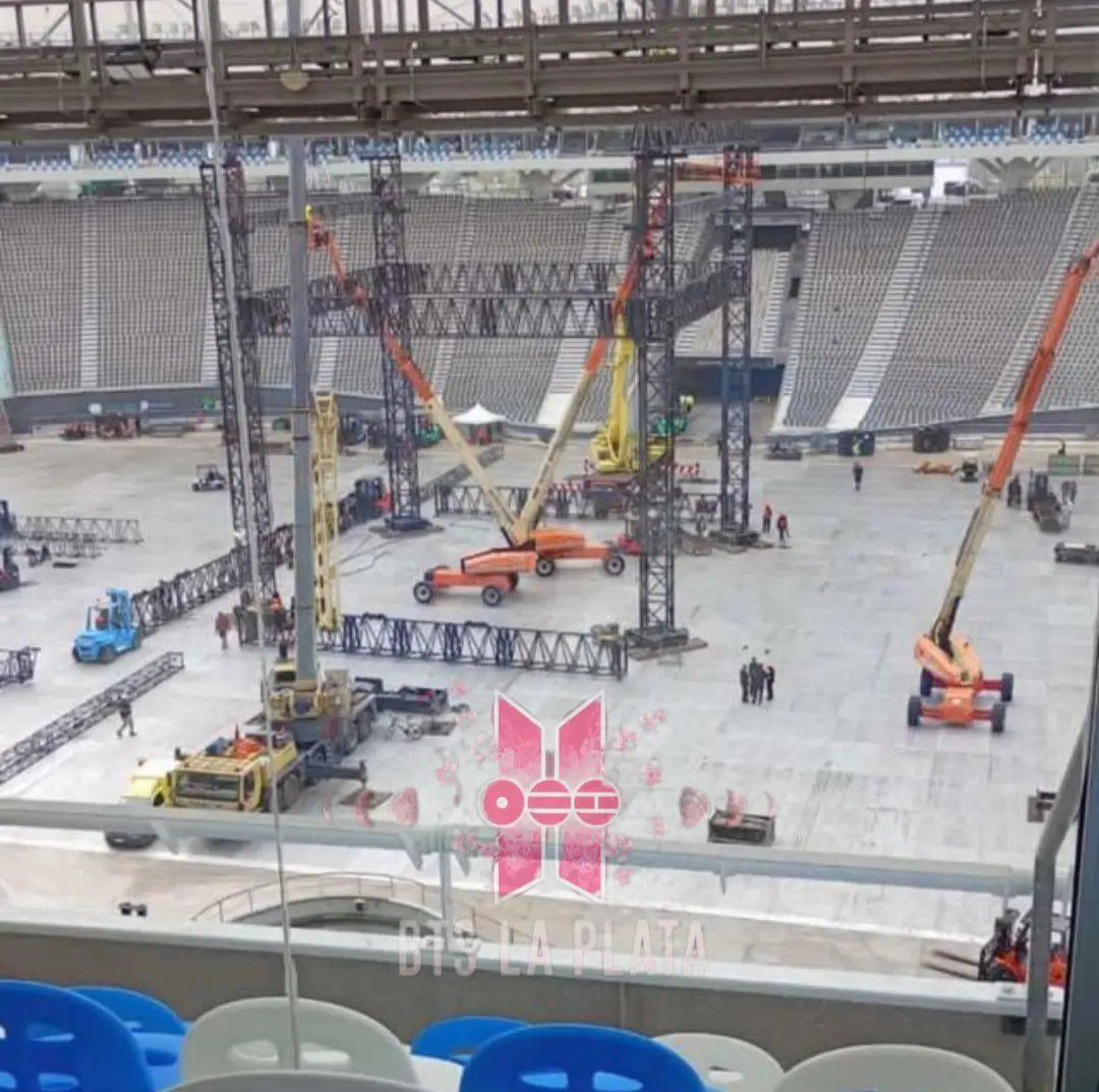 yoonbbito's tweet photo. che igual que onda esa es la vista desde el palco? se ve demasiado cerca https://t.co/UnmfILiarC