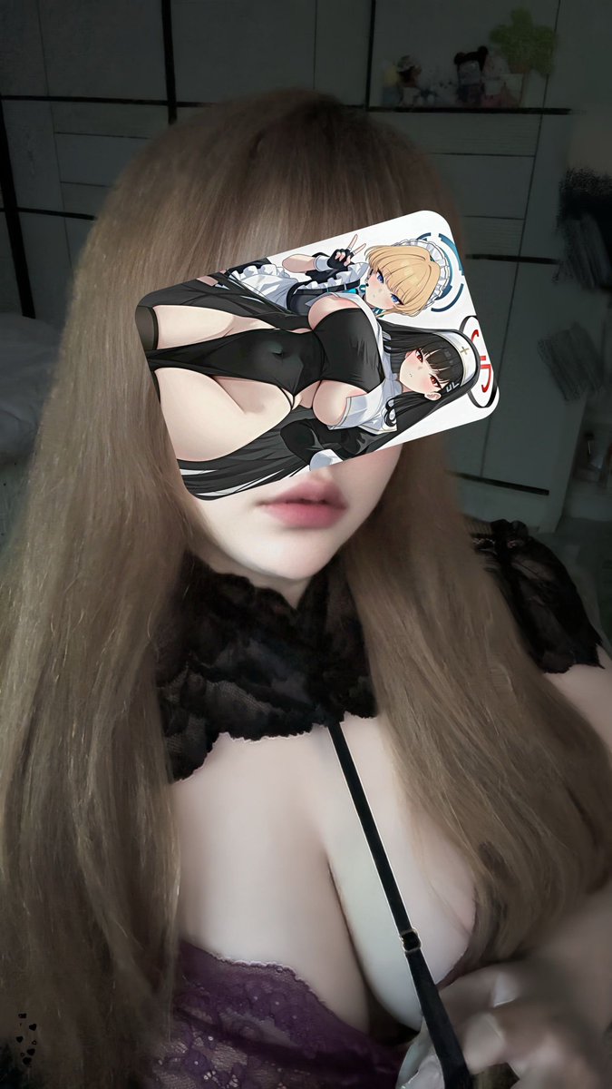 bingke520w's tweet photo. 完全睡不着，提前试穿一下万圣节的衣服
#bbw https://t.co/fZY8LGzTSi
