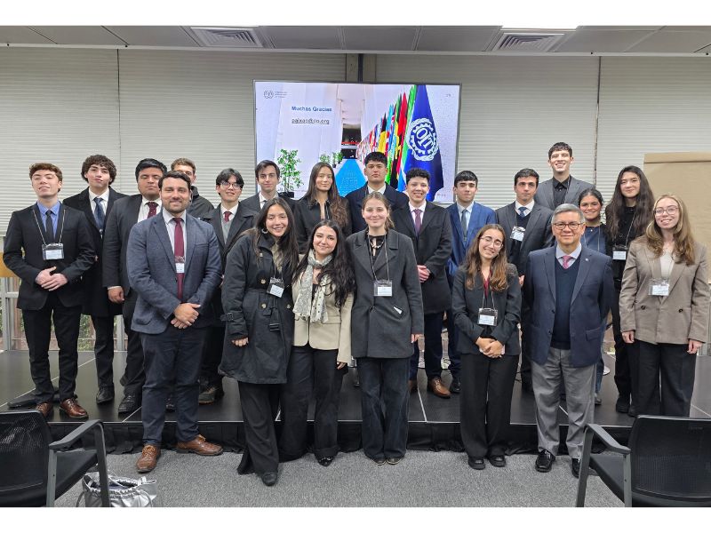 OITconosur's tweet photo. 🎓¿Cómo conectan las Normas Internacionales con los desafíos del mundo laboral?

Estudiantes @derechouc visitaron OIT y participaron en una clase con Sergio Paixão, especialista en Normas Internacionales del Trabajo.
Un espacio que acerca la formación académica al trabajo de OIT. https://t.co/3NX0XZh4Pr