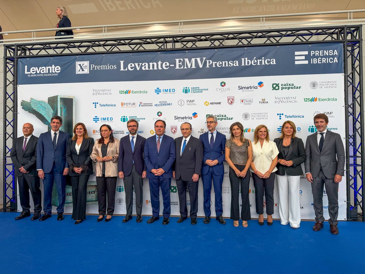 mjosecatala's tweet photo. Ha sido muy emocionante entregar al @palaumusicavlc el "Premio Cultura" en la décima edición de los #PremiosLevanteEMV.

Cuatro décadas siendo uno de los grandes corazones culturales de Valencia y formando parte de la vida de generaciones de valencianos.

Gracias a @levante_emv por este reconocimiento tan merecido a una de las grandes joyas de nuestra ciudad.