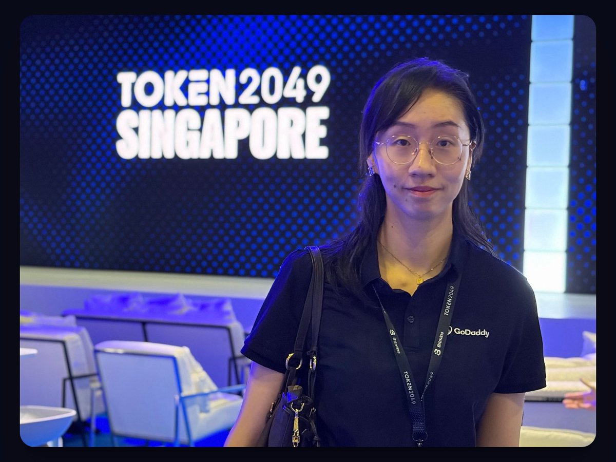 NamesByGoDaddy's tweet photo. Broker Helen has closed over $21 million in domain name sales. 

At Token2049, she joined the DomainNames․com team to represent your domain names.

Ultra-premium domains, meet Web3 founders. https://t.co/LacRSQmFCt