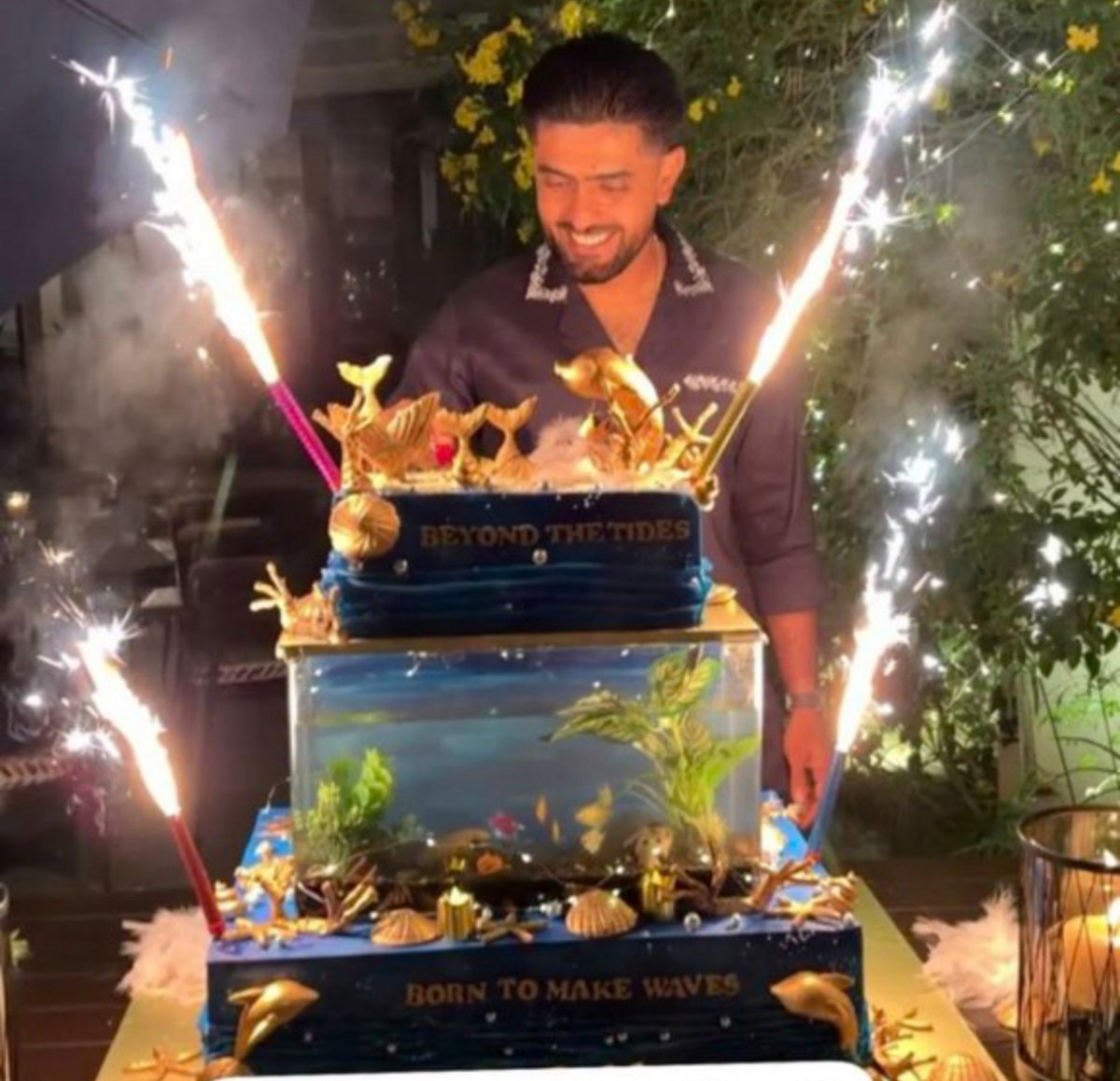 uroojjawed12's tweet photo. Cake of the century 😭
#BabarAzam #PakistanCricket #cricket https://t.co/bCSi3OHGkS
