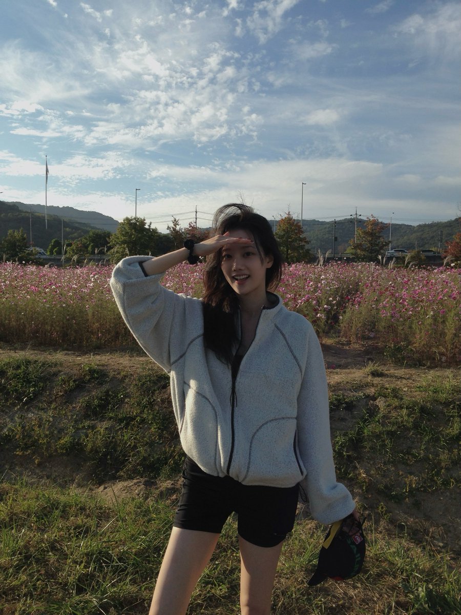 april_naeun_824's tweet photo. #이나은 #LEENAEUN
#에이프릴 #April https://t.co/8TqToY8wch