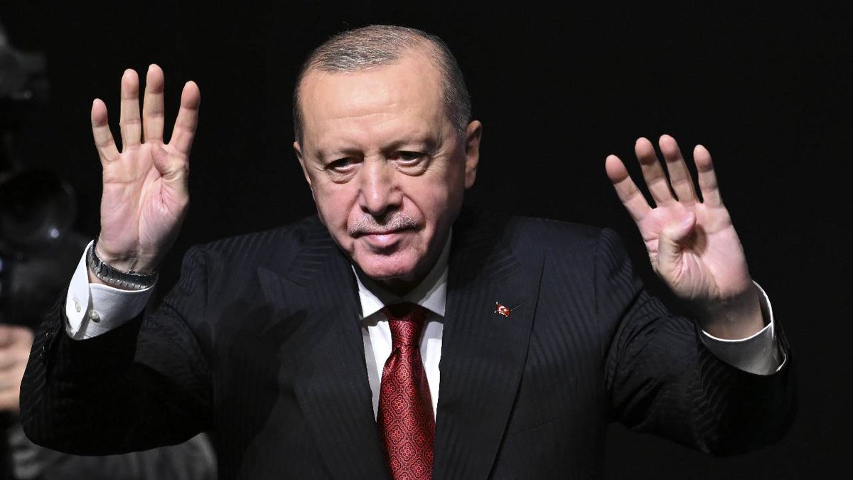 BirGun_Gazetesi's tweet photo. Erdoğan'dan FETÖ okulları açıklaması

Erdoğan FETÖ okullarına dair "Dışişleri Bakanlığımızın, Maarif Vakfımızın ve kurumlarımızın yoğun çabaları sayesinde 50'yi aşkın ülkede FETÖ bağlantılı okulların tamamen veya kısmen kapatılmasını sağladık" dedi.

https://t.co/a5yAYZcQih https://t.co/vJ1oZbVes2