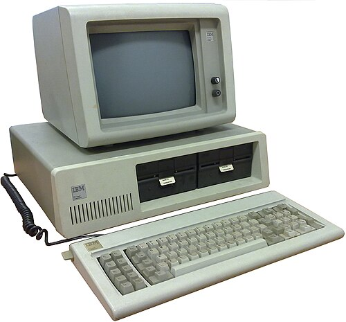 CanadianOddity's tweet photo. @TomTang2013 @twtayaan It varies.  This machine predates the 3.5 inch.  It had A and B drives. https://t.co/D6MVx6YWL2