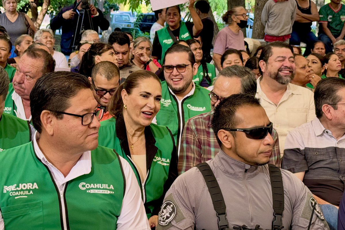 trcambiente's tweet photo. 🌱🥚Desde la Dirección de Medio Ambiente, acompañamos al alcalde Miguel Ángel Riquelme a la entrega de huevo y leche en la colonia Magdalenas, en coordinación con el senador Gabriel Elizondo y el equipo de Mejora Coahuila. https://t.co/J6d0U83hNg