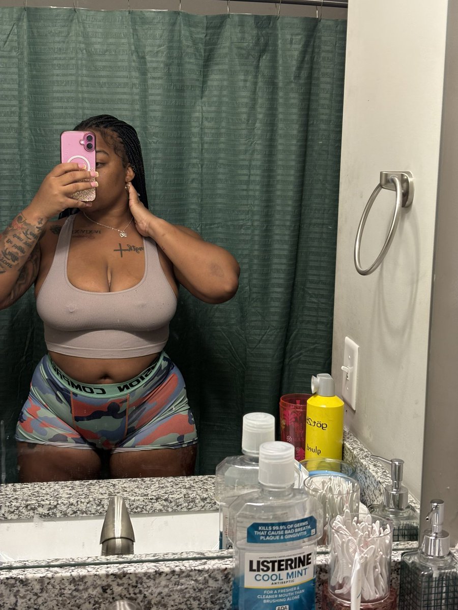 aaaunttiee's tweet photo. would you consider me ur type? https://t.co/RpfZ27oPxF