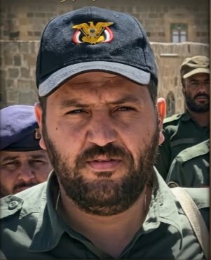 ALyemennow's tweet photo. مصرع قيادي أمني من الحوثيين في #تعز..  
▪️ مقتل القيادي الأمني في جماعة الحوثي بكيل محمد الحضرمي، المكنى بـ "أبو الفضل"، والذي ينحدر من مديرية سنحان بمحافظة صنعاء.

  ▪️تقلّد الحضرمي عدة مناصب أمنية لدى جماعة الحوثي، كان آخرها مدير قسم الشرطة في شرق مديرية سنحان، فيما سبق أن عمل مسؤولا في قسم شرطة السواد بالعاصمة صنعاء. 

▪️ شارك الحضرمي في القتال ضمن صفوف الجماعة في عدة جبهات، من بينها جبهات الحدود إلى جانب القيادي الحوثي حسن الملصي، وقتل يوم أمس (الأربعاء) مع أحد مرافقه (محمد محسن أشعب – من دار سلم صنعاء) في أطراف مدينة تعز.

 ▪️نُقل جثمان الحضرمي من تعز إلى صنعاء، ومن المقرر تشييعه غدا عقب صلاة الجمعة، في منطقة بيت الحضرمي في سنحان.
 *فارس الحميري